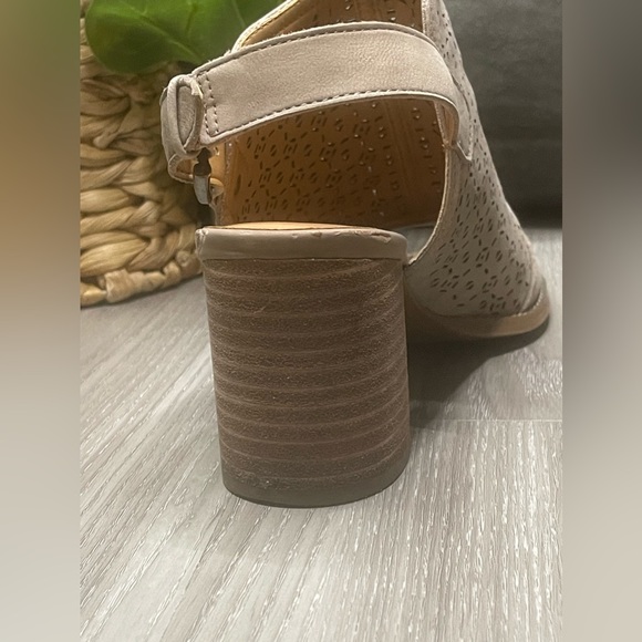 Tommy Hilfiger Tan Open Toe Chunky Block Heels - Picture 11 of 12